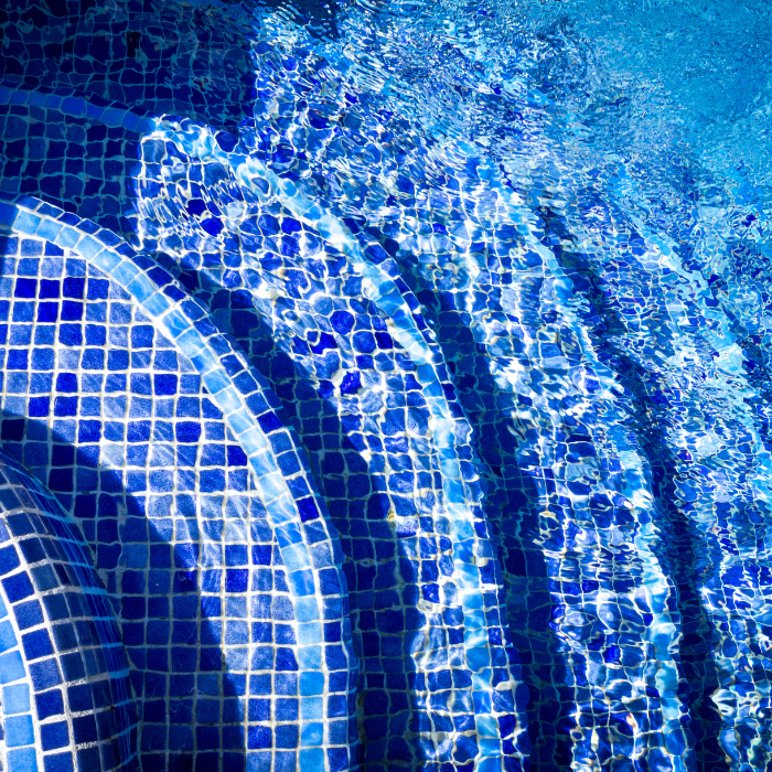 Mosaïque de piscine à Fréjus