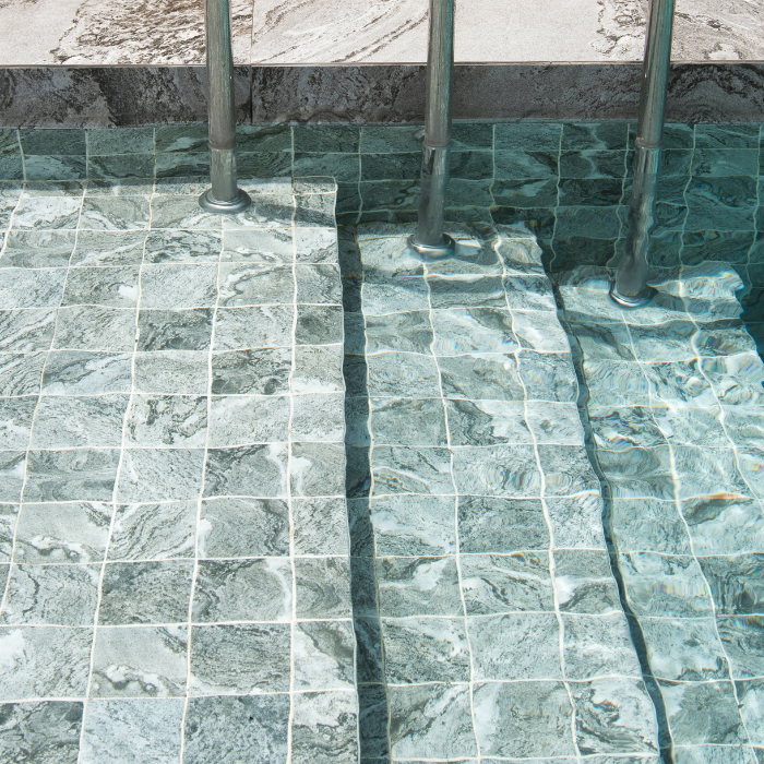 Mosaïque de piscine en pâte de verre à Fréjus
