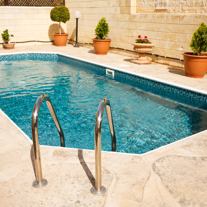 Mosaïque de piscine à Fréjus